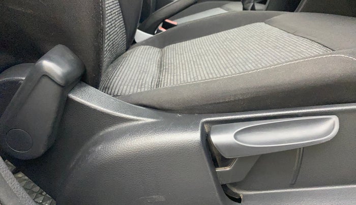 2017 Volkswagen Polo COMFORTLINE 1.2L, Petrol, Manual, 70,942 km, Driver Side Adjustment Panel