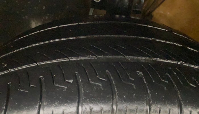 2017 Volkswagen Polo COMFORTLINE 1.2L, Petrol, Manual, 70,942 km, Left Front Tyre Tread