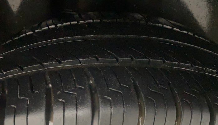 2017 Volkswagen Polo COMFORTLINE 1.2L, Petrol, Manual, 70,942 km, Right Rear Tyre Tread