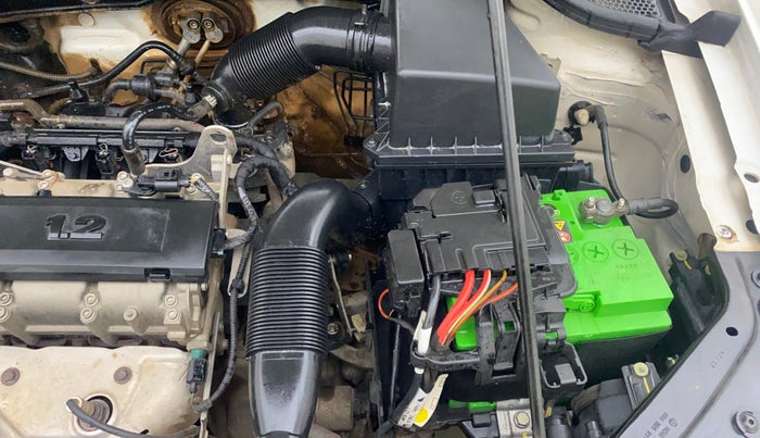 2017 Volkswagen Polo COMFORTLINE 1.2L, Petrol, Manual, 70,942 km, Engine View - Left