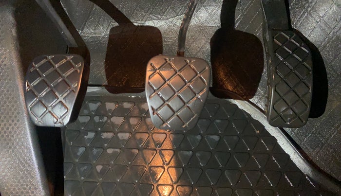 2017 Volkswagen Polo COMFORTLINE 1.2L, Petrol, Manual, 70,942 km, Pedals