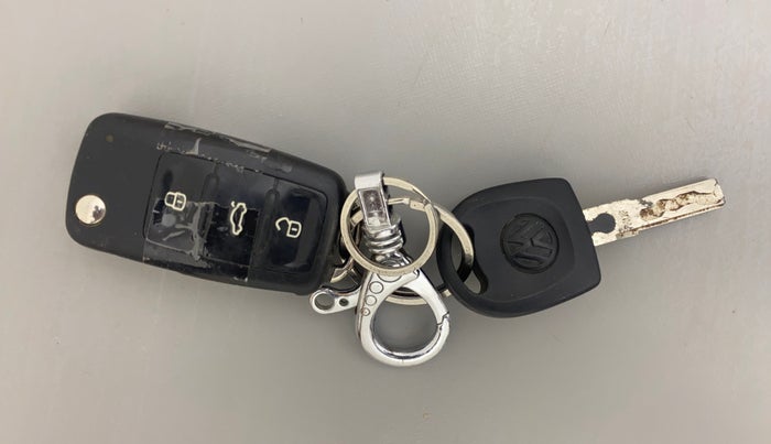 2017 Volkswagen Polo COMFORTLINE 1.2L, Petrol, Manual, 70,942 km, Key Close Up