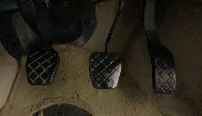 2014 Volkswagen Polo COMFORTLINE 1.2L, Petrol, Manual, 81,886 km, Pedals