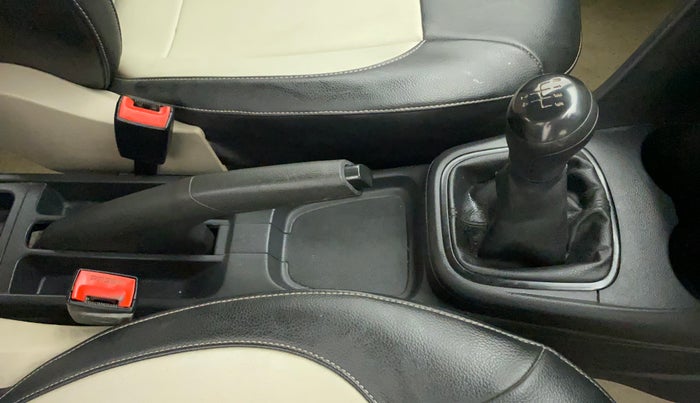 2014 Volkswagen Polo COMFORTLINE 1.2L, Petrol, Manual, 81,886 km, Gear Lever