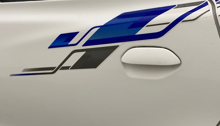 2015 Datsun Go Plus T, Petrol, Manual, 74,533 km, Rear left door - Graphic sticker