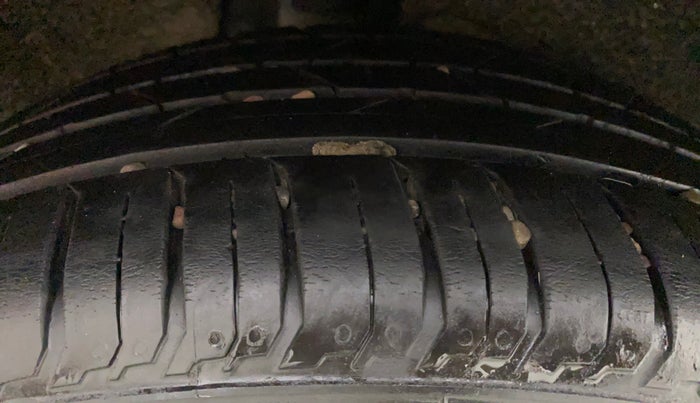 2016 Maruti Baleno ZETA PETROL 1.2, Petrol, Manual, 1,24,245 km, Right Rear Tyre Tread