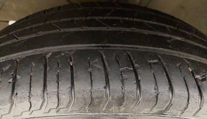 2016 Maruti Baleno ZETA PETROL 1.2, Petrol, Manual, 1,24,245 km, Left Front Tyre Tread
