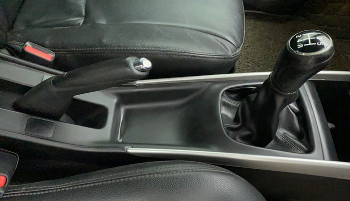 2016 Maruti Baleno ZETA PETROL 1.2, Petrol, Manual, 1,24,245 km, Gear Lever