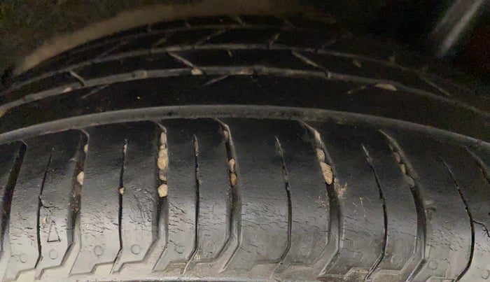 2016 Maruti Baleno ZETA PETROL 1.2, Petrol, Manual, 1,24,245 km, Left Rear Tyre Tread