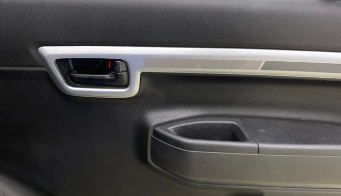 2019 Maruti S PRESSO VXI PLUS AMT, Petrol, Automatic, 81,296 km, Driver Side Door Panels Control
