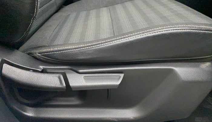 2021 KIA SONET HTK PLUS 1.5, Diesel, Manual, 25,438 km, Driver Side Adjustment Panel