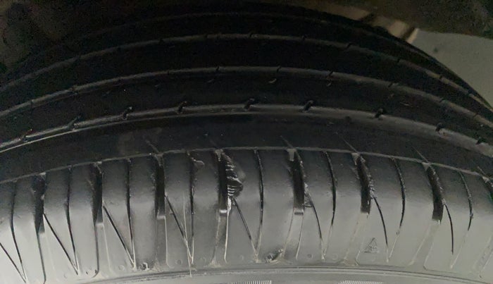 2021 KIA SONET HTK PLUS 1.5, Diesel, Manual, 25,438 km, Left Rear Tyre Tread
