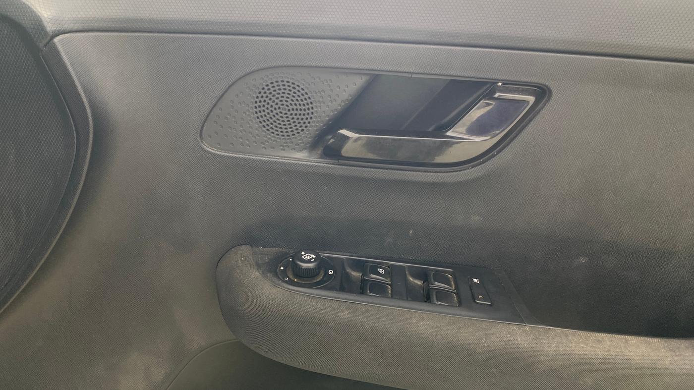 2023 Tata ALTROZ XZ PLUS DIESEL DARK EDITION, Diesel, Manual, 67,338 km, Driver Side Door Panels Control