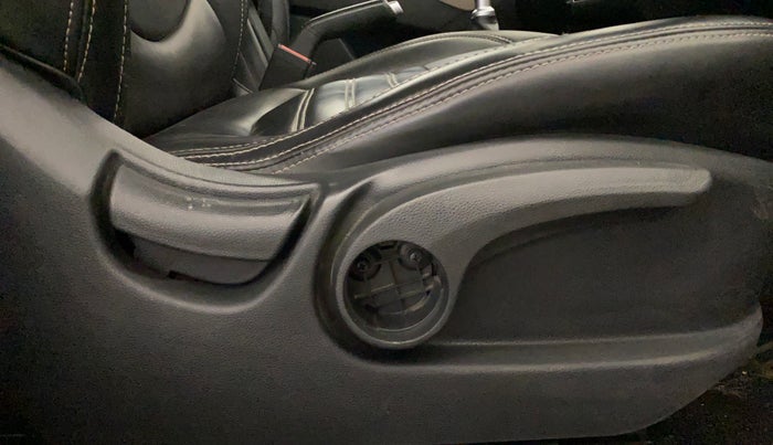 2017 Hyundai Creta SX PLUS 1.6 PETROL, Petrol, Manual, 77,797 km, Driver Side Adjustment Panel