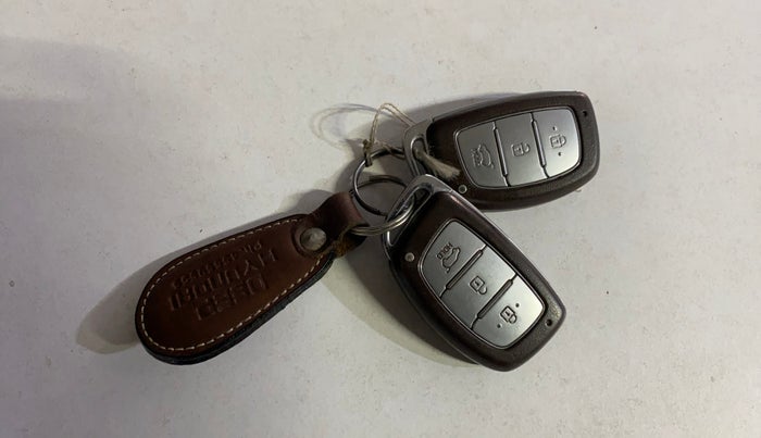 2017 Hyundai Creta SX PLUS 1.6 PETROL, Petrol, Manual, 77,797 km, Key Close Up