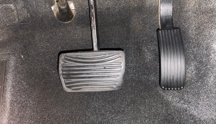 2017 Mahindra XUV500 W6 AT, Diesel, Automatic, 1,28,835 km, Pedals