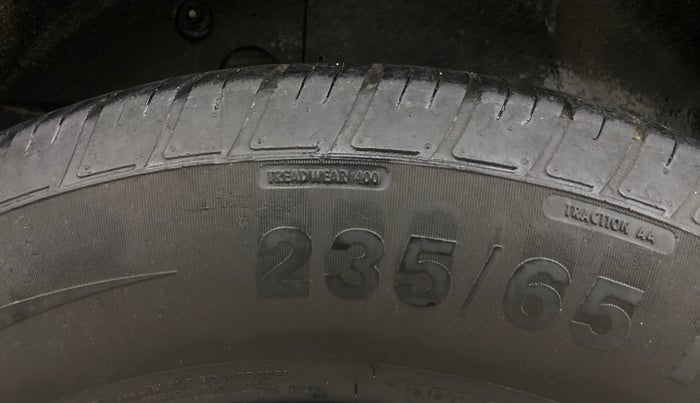 2017 Mahindra XUV500 W6 AT, Diesel, Automatic, 1,28,835 km, Right Rear Tyre Tread