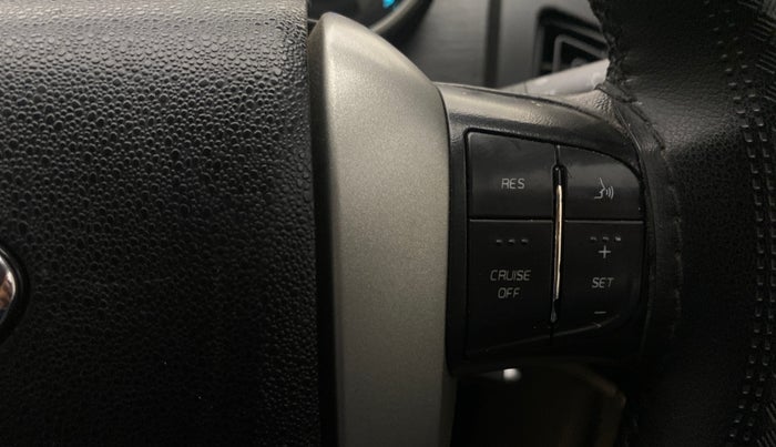 2017 Mahindra XUV500 W6 AT, Diesel, Automatic, 1,28,835 km, Adaptive Cruise Control