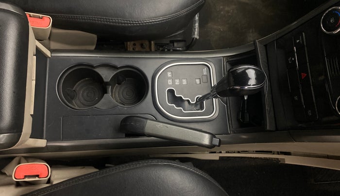 2017 Mahindra XUV500 W6 AT, Diesel, Automatic, 1,28,835 km, Gear Lever