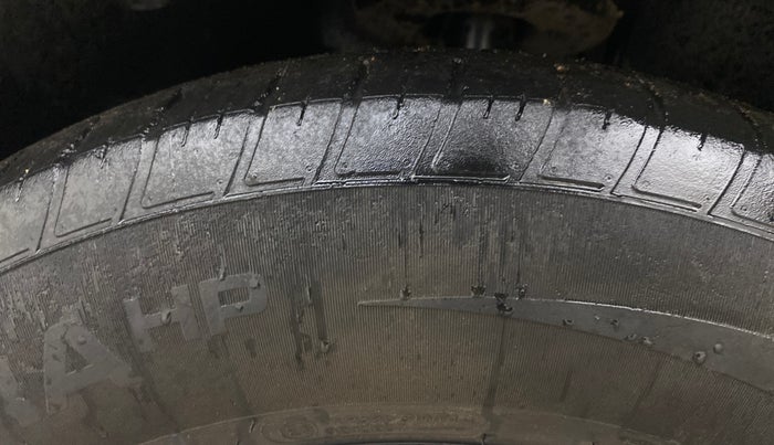 2017 Mahindra XUV500 W6 AT, Diesel, Automatic, 1,28,835 km, Left Front Tyre Tread