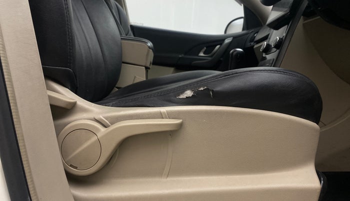 2017 Mahindra XUV500 W6 AT, Diesel, Automatic, 1,28,835 km, Driver Side Adjustment Panel