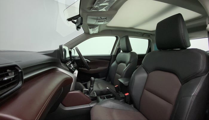 2023 Maruti Grand Vitara ALPHA SMART HYBRID, Petrol, Manual, 8,577 km, Right Side Front Door Cabin