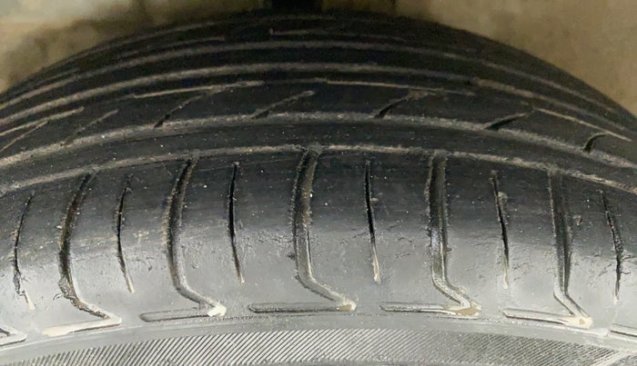 2011 Toyota Etios G, Petrol, Manual, 80,532 km, Left Front Tyre Tread