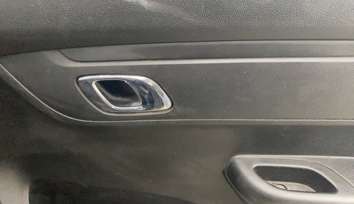 2018 Renault Kwid RXT 1.0 AMT, Petrol, Automatic, 44,455 km, Driver Side Door Panels Control