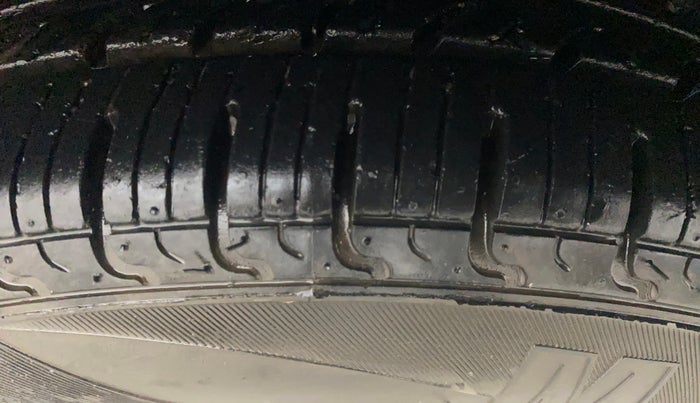 2018 Renault Kwid RXT 1.0 AMT, Petrol, Automatic, 44,455 km, Right Front Tyre Tread