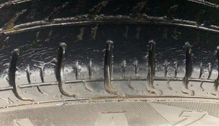 2018 Renault Kwid RXT 1.0 AMT, Petrol, Automatic, 44,455 km, Right Rear Tyre Tread