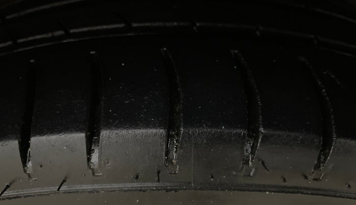 2017 Hyundai Grand i10 ASTA 1.2 KAPPA VTVT, Petrol, Manual, 1,03,772 km, Right Front Tyre Tread