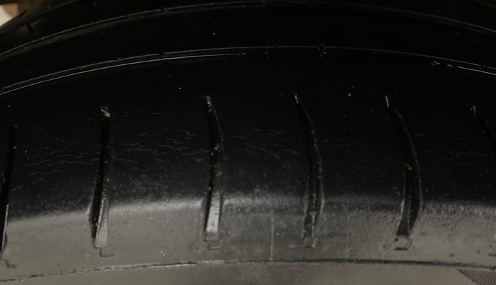 2017 Hyundai Grand i10 ASTA 1.2 KAPPA VTVT, Petrol, Manual, 1,03,772 km, Right Rear Tyre Tread