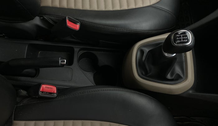 2017 Hyundai Grand i10 ASTA 1.2 KAPPA VTVT, Petrol, Manual, 1,03,772 km, Gear Lever