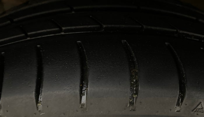 2017 Hyundai Grand i10 ASTA 1.2 KAPPA VTVT, Petrol, Manual, 1,03,772 km, Left Front Tyre Tread