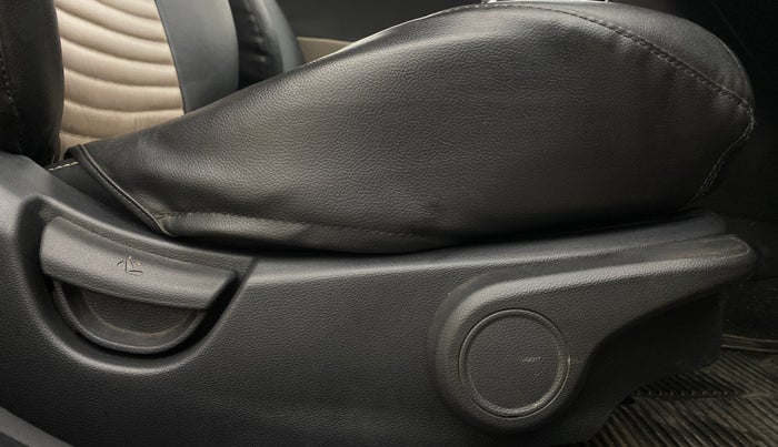 2017 Hyundai Grand i10 ASTA 1.2 KAPPA VTVT, Petrol, Manual, 1,03,772 km, Driver Side Adjustment Panel