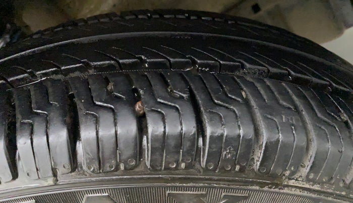 2017 Maruti Wagon R 1.0 LXI CNG, CNG, Manual, 69,527 km, Left Front Tyre Tread