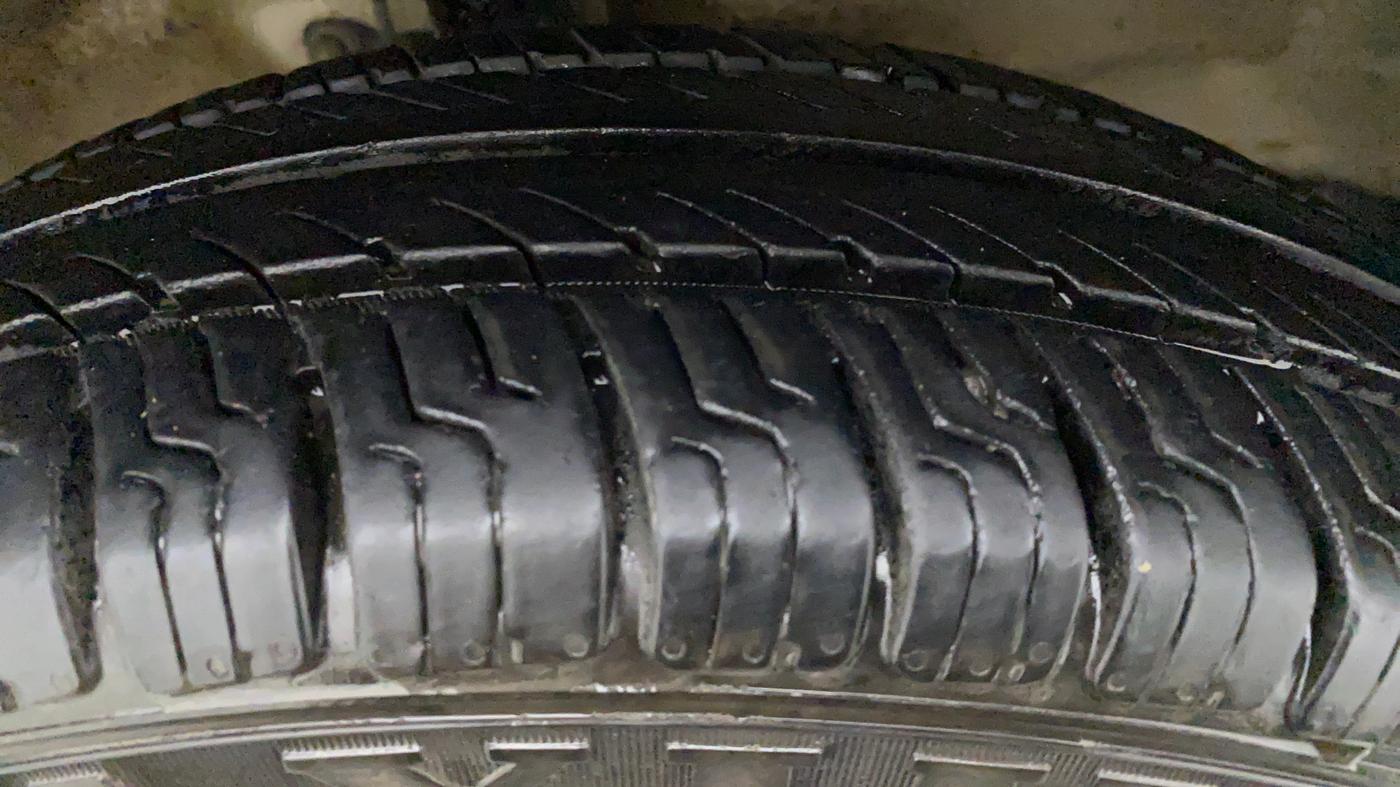 2017 Maruti Wagon R 1.0 LXI CNG, CNG, Manual, 69,527 km, Right Front Tyre Tread
