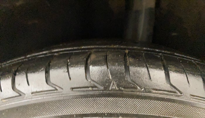2019 Ford Ecosport TITANIUM 1.5L DIESEL, Diesel, Manual, 1,10,206 km, Left Rear Tyre Tread