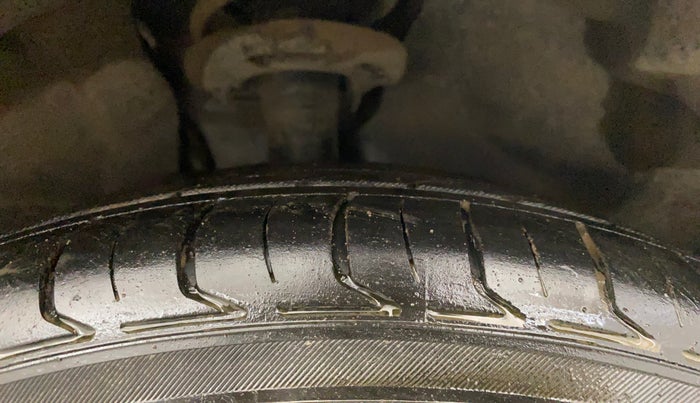 2019 Ford Ecosport TITANIUM 1.5L DIESEL, Diesel, Manual, 1,10,206 km, Right Front Tyre Tread