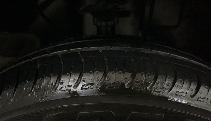 2021 Renault Kwid CLIMBER 1.0 (O), Petrol, Manual, 49,463 km, Right Front Tyre Tread