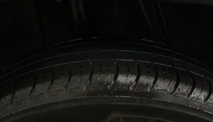 2021 Renault Kwid CLIMBER 1.0 (O), Petrol, Manual, 49,463 km, Right Rear Tyre Tread