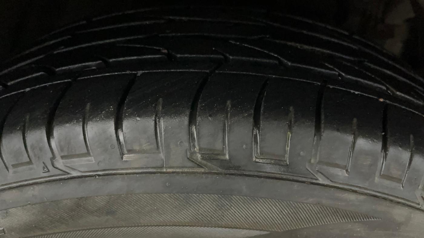 2022 Mahindra XUV300 W8 1.5 DIESEL, Diesel, Manual, 25,448 km, Right Front Tyre Tread