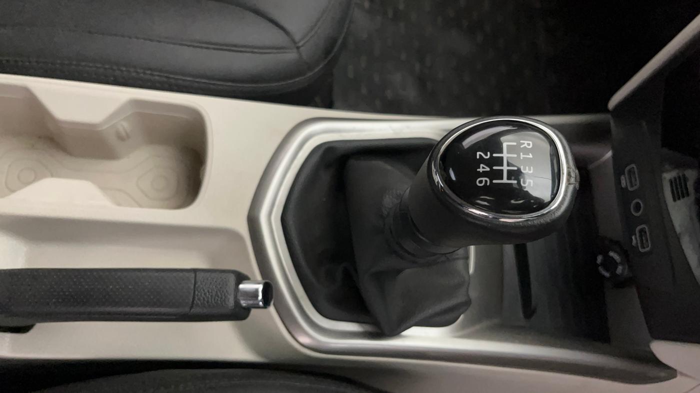 2022 Mahindra XUV300 W8 1.5 DIESEL, Diesel, Manual, 25,448 km, Gear Lever
