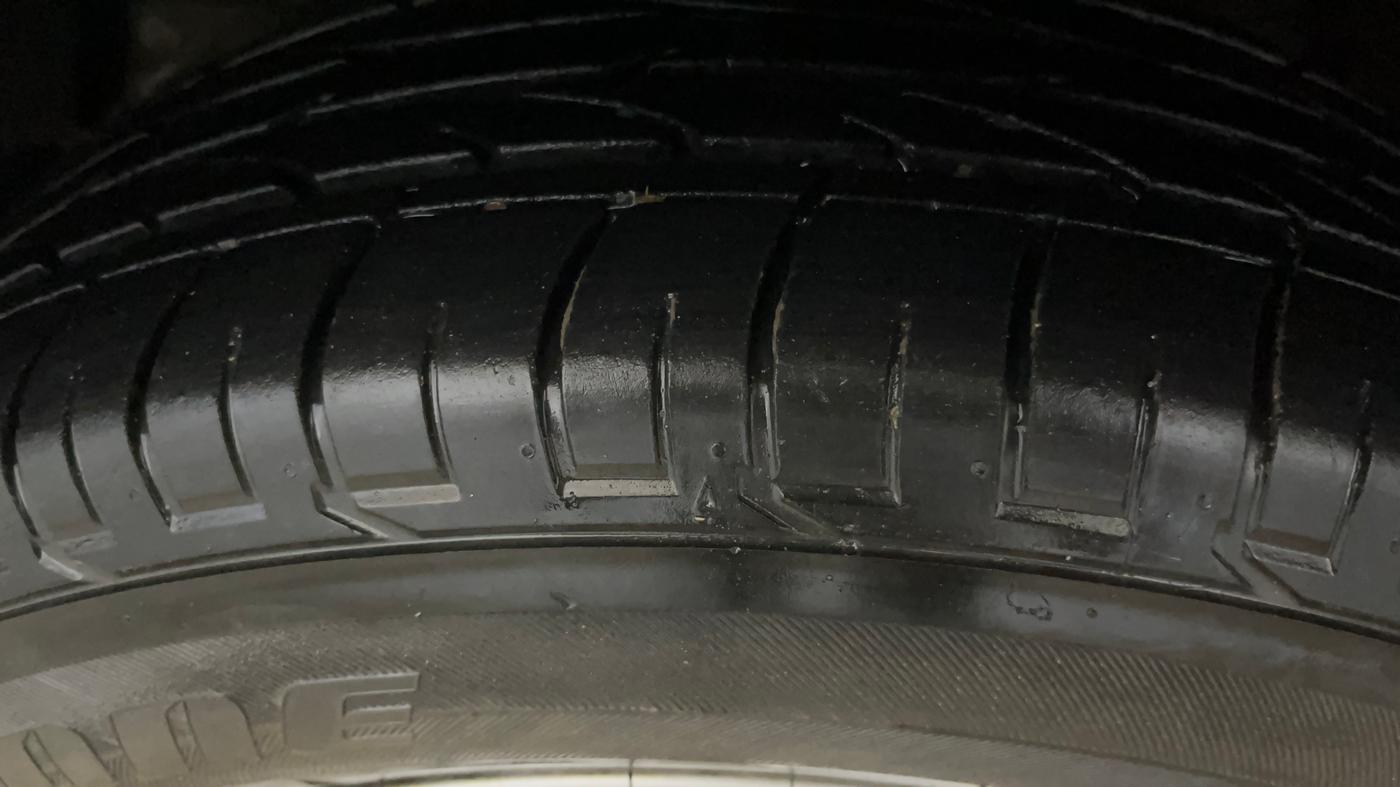 2022 Mahindra XUV300 W8 1.5 DIESEL, Diesel, Manual, 25,448 km, Left Front Tyre Tread