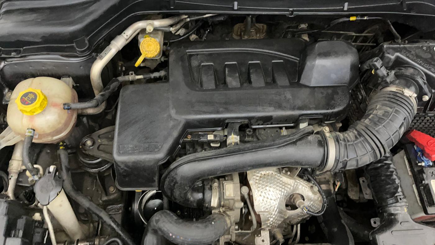 2022 Mahindra XUV300 W8 1.5 DIESEL, Diesel, Manual, 25,448 km, Engine View - Right