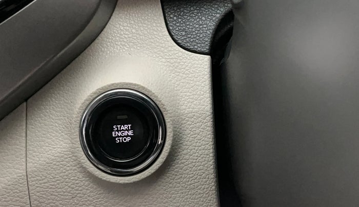 2022 Mahindra XUV300 W8 1.5 DIESEL, Diesel, Manual, 25,448 km, Keyless Start/ Stop Button