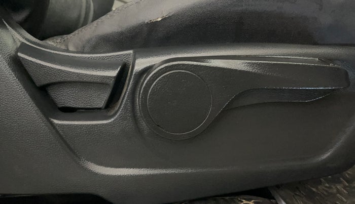 2022 Mahindra XUV300 W8 1.5 DIESEL, Diesel, Manual, 25,448 km, Driver Side Adjustment Panel