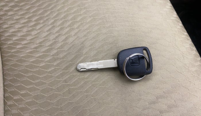 2015 Honda Amaze 1.2L I-VTEC S, Petrol, Manual, 88,408 km, Key Close Up