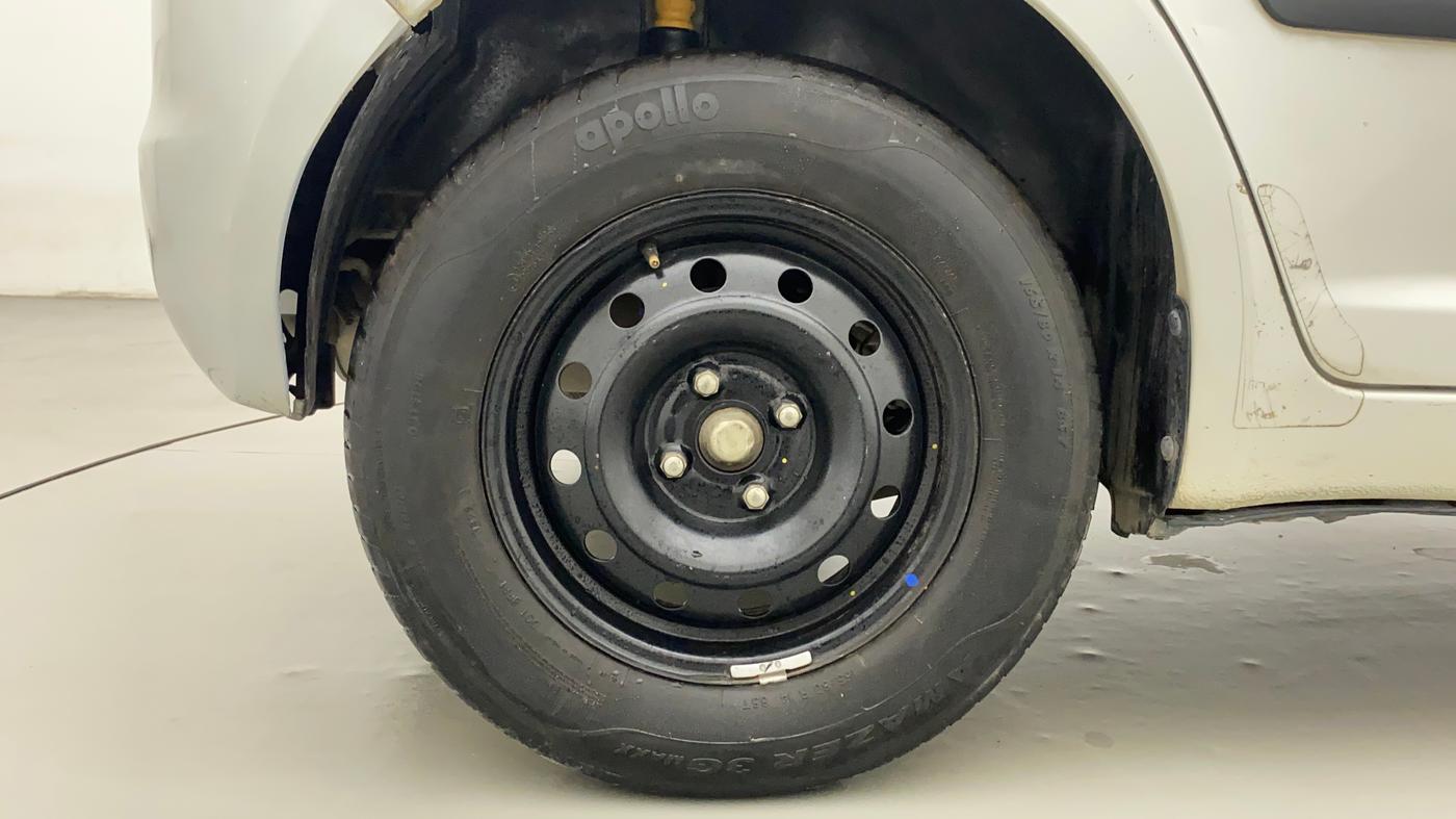 2011 Maruti Swift LXI, Petrol, Manual, 45,037 km, Right Rear Wheel