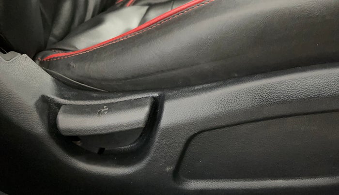 2018 Hyundai Elite i20 MAGNA EXECUTIVE 1.2, CNG, Manual, 99,270 km, Driver Side Adjustment Panel
